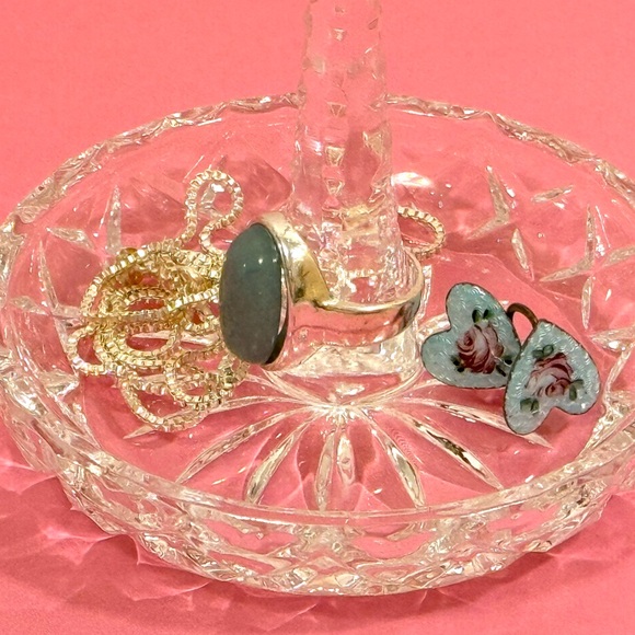 Jewelry - Vintage Pressed Crystal Ring Holder – Starburst Pattern